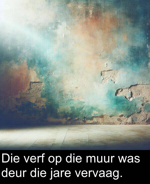 jare: Die verf op die muur was deur die jare vervaag.