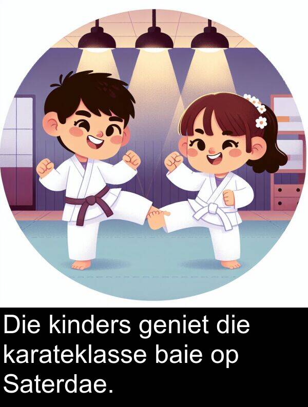 karateklasse: Die kinders geniet die karateklasse baie op Saterdae.