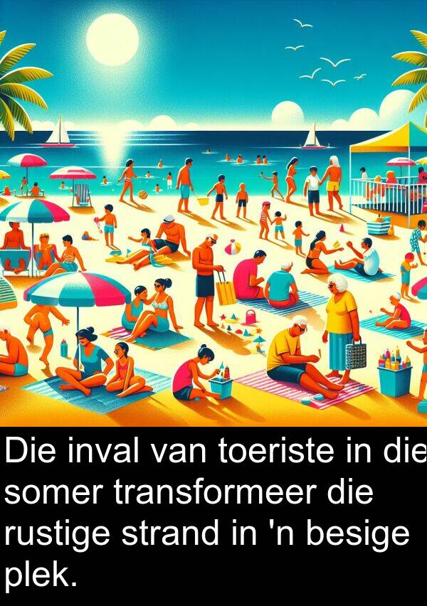 plek: Die inval van toeriste in die somer transformeer die rustige strand in 'n besige plek.