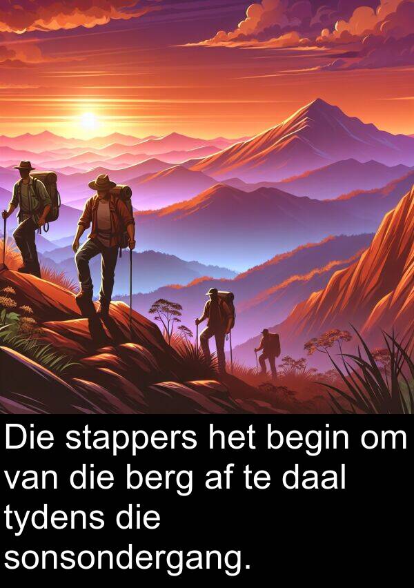 berg: Die stappers het begin om van die berg af te daal tydens die sonsondergang.