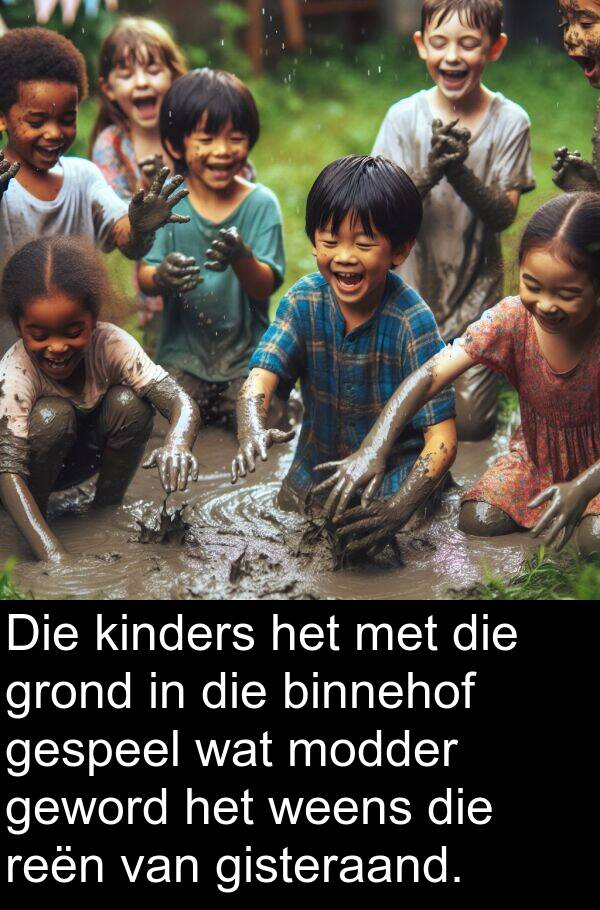 modder: Die kinders het met die grond in die binnehof gespeel wat modder geword het weens die reën van gisteraand.