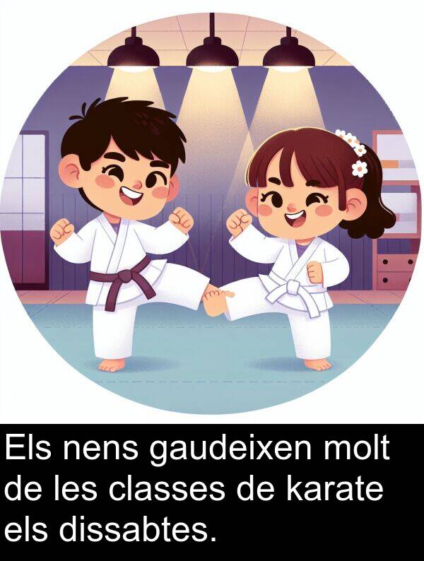 karate: Els nens gaudeixen molt de les classes de karate els dissabtes.