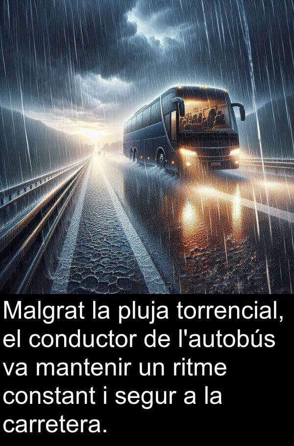 carretera: Malgrat la pluja torrencial, el conductor de l'autobús va mantenir un ritme constant i segur a la carretera.