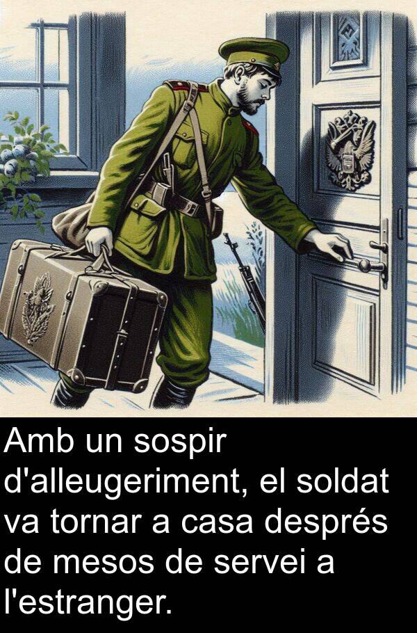 després: Amb un sospir d'alleugeriment, el soldat va tornar a casa després de mesos de servei a l'estranger.