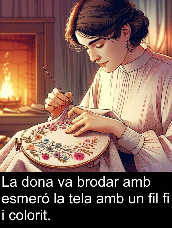 brodar: La dona va brodar amb esmeró la tela amb un fil fi i colorit.