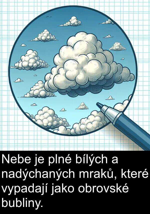 obrovské: Nebe je plné bílých a nadýchaných mraků, které vypadají jako obrovské bubliny.