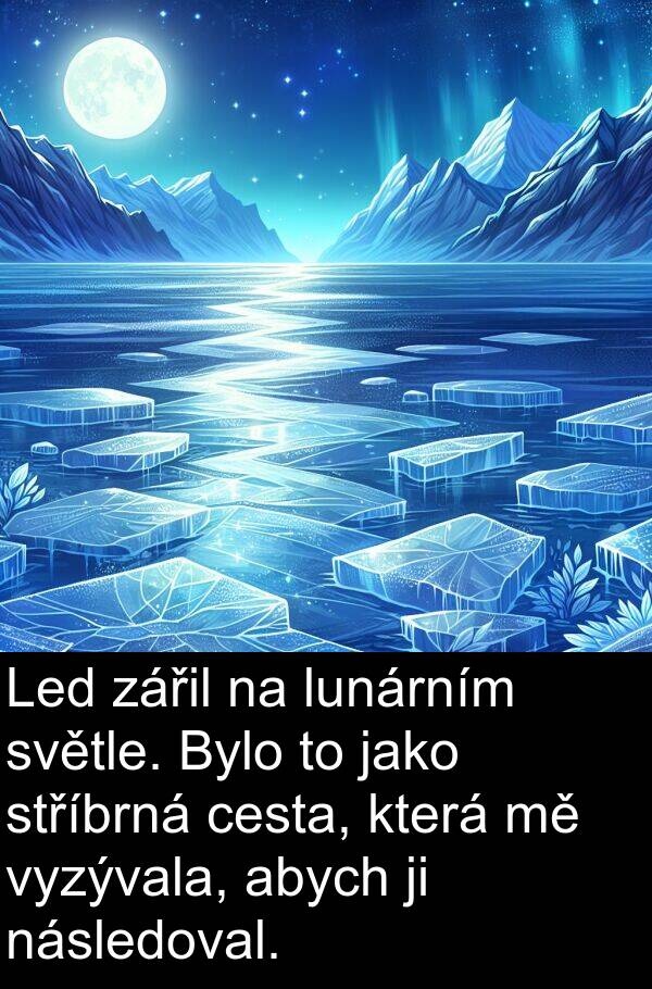 následoval: Led zářil na lunárním světle. Bylo to jako stříbrná cesta, která mě vyzývala, abych ji následoval.