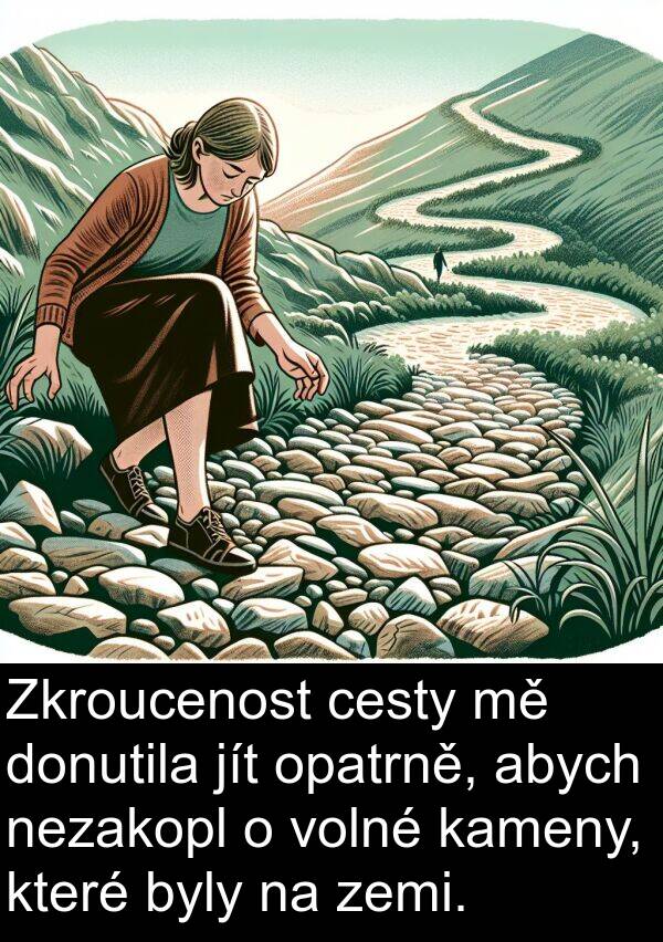 cesty: Zkroucenost cesty mě donutila jít opatrně, abych nezakopl o volné kameny, které byly na zemi.