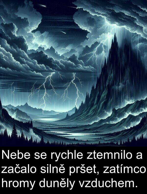 začalo: Nebe se rychle ztemnilo a začalo silně pršet, zatímco hromy duněly vzduchem.