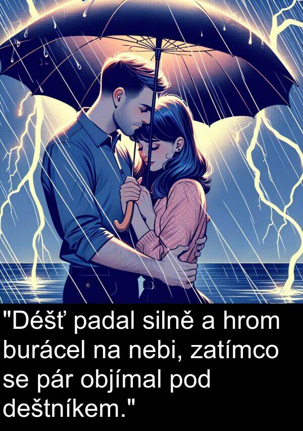 objímal: "Déšť padal silně a hrom burácel na nebi, zatímco se pár objímal pod deštníkem."