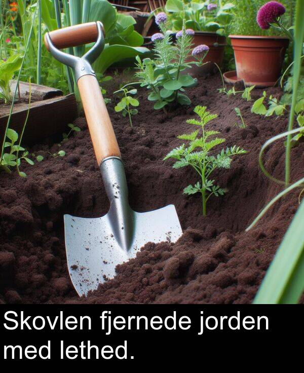 med: Skovlen fjernede jorden med lethed.