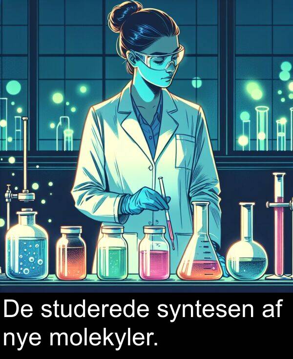 studerede: De studerede syntesen af nye molekyler.