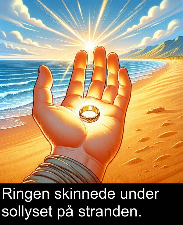 sollyset: Ringen skinnede under sollyset på stranden.