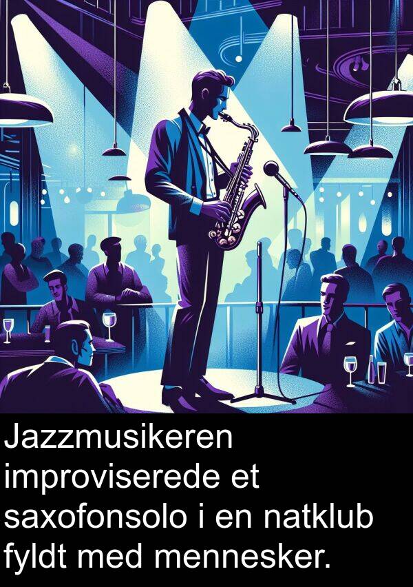 natklub: Jazzmusikeren improviserede et saxofonsolo i en natklub fyldt med mennesker.