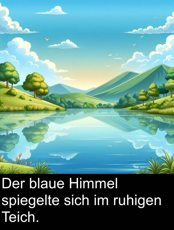 sich: Der blaue Himmel spiegelte sich im ruhigen Teich.