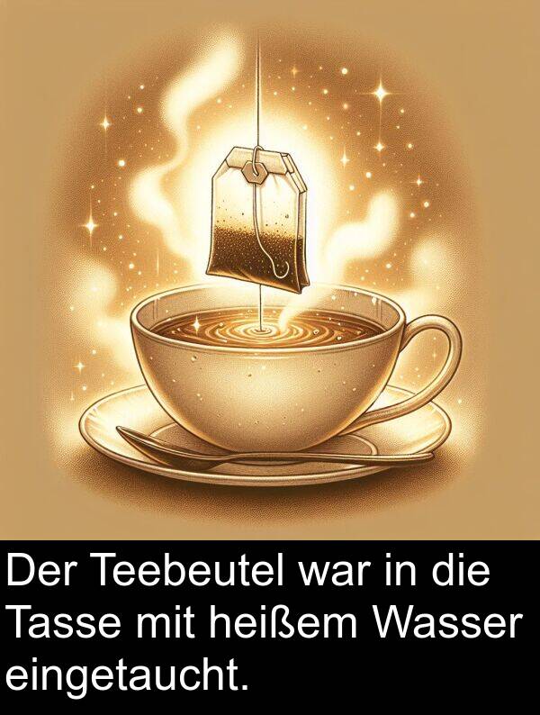 Teebeutel: Der Teebeutel war in die Tasse mit heißem Wasser eingetaucht.