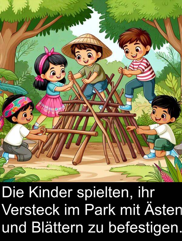 Kinder: Die Kinder spielten, ihr Versteck im Park mit Ästen und Blättern zu befestigen.