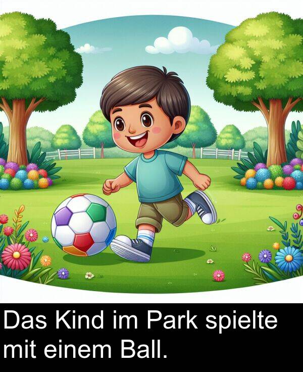 Kind: Das Kind im Park spielte mit einem Ball.