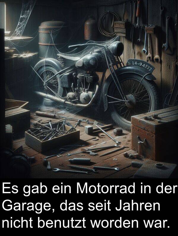 Garage: Es gab ein Motorrad in der Garage, das seit Jahren nicht benutzt worden war.