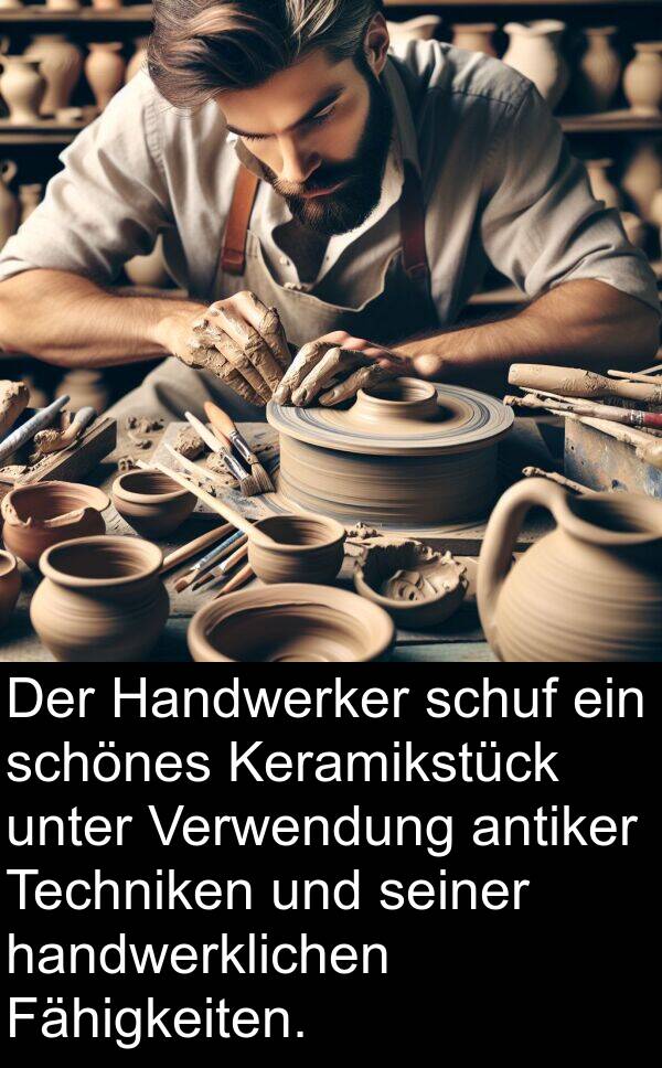 handwerklichen: Der Handwerker schuf ein schönes Keramikstück unter Verwendung antiker Techniken und seiner handwerklichen Fähigkeiten.