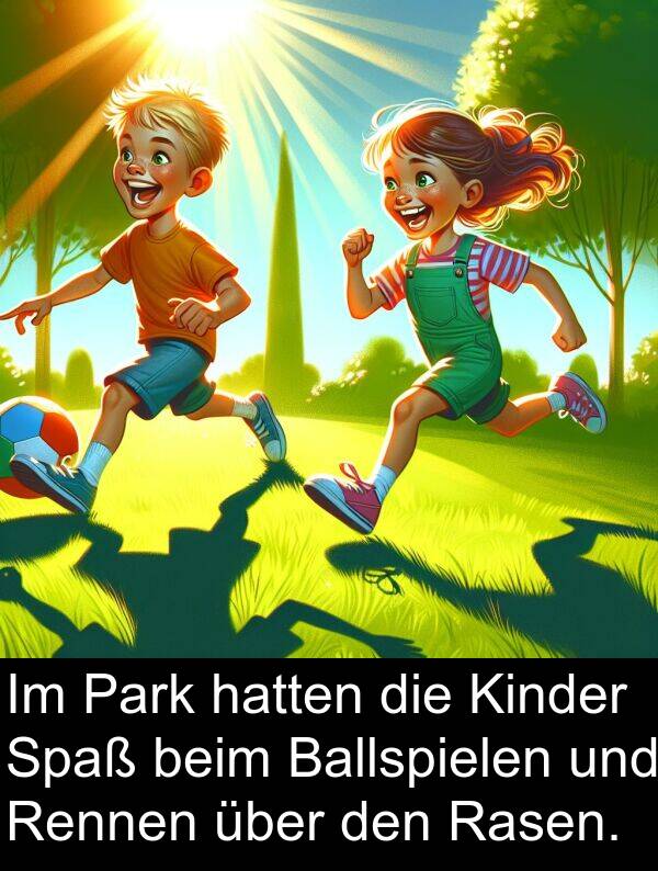 Kinder: Im Park hatten die Kinder Spaß beim Ballspielen und Rennen über den Rasen.