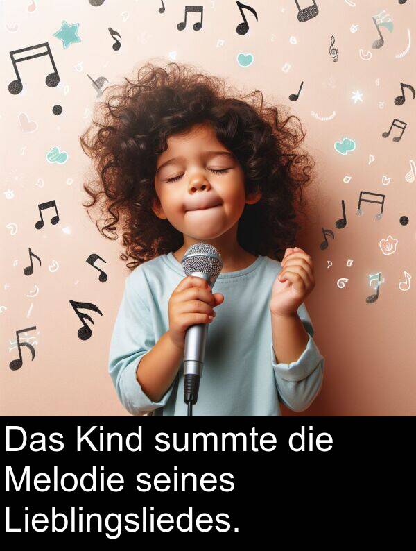 Kind: Das Kind summte die Melodie seines Lieblingsliedes.