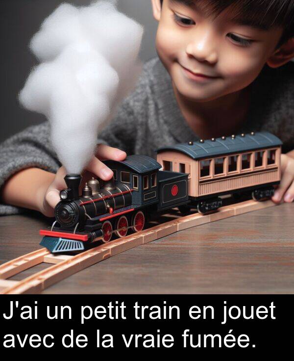 petit: J'ai un petit train en jouet avec de la vraie fumée.