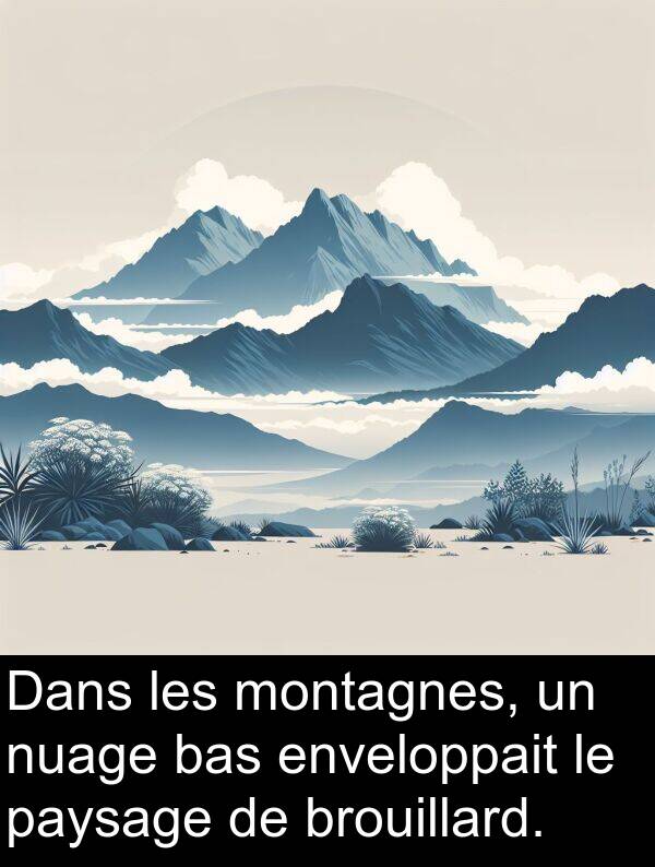 montagnes: Dans les montagnes, un nuage bas enveloppait le paysage de brouillard.