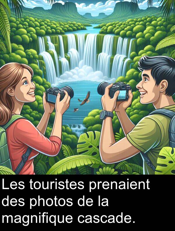 magnifique: Les touristes prenaient des photos de la magnifique cascade.