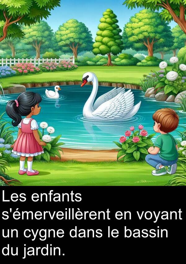 bassin: Les enfants s'émerveillèrent en voyant un cygne dans le bassin du jardin.