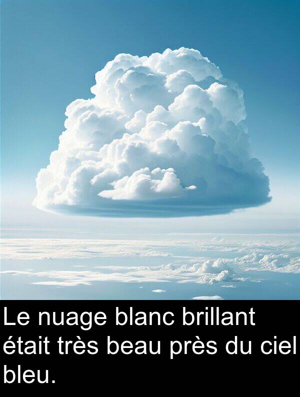 beau: Le nuage blanc brillant était très beau près du ciel bleu.