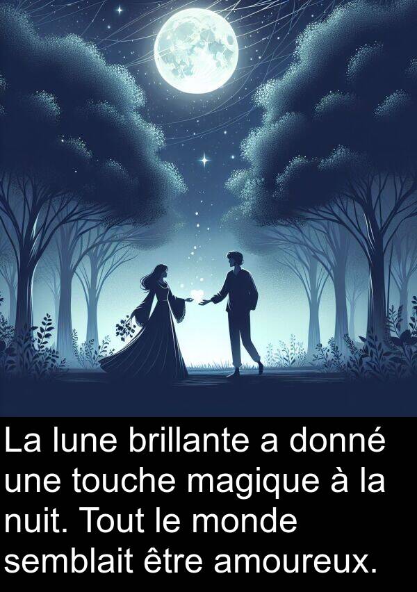 amoureux: La lune brillante a donné une touche magique à la nuit. Tout le monde semblait être amoureux.