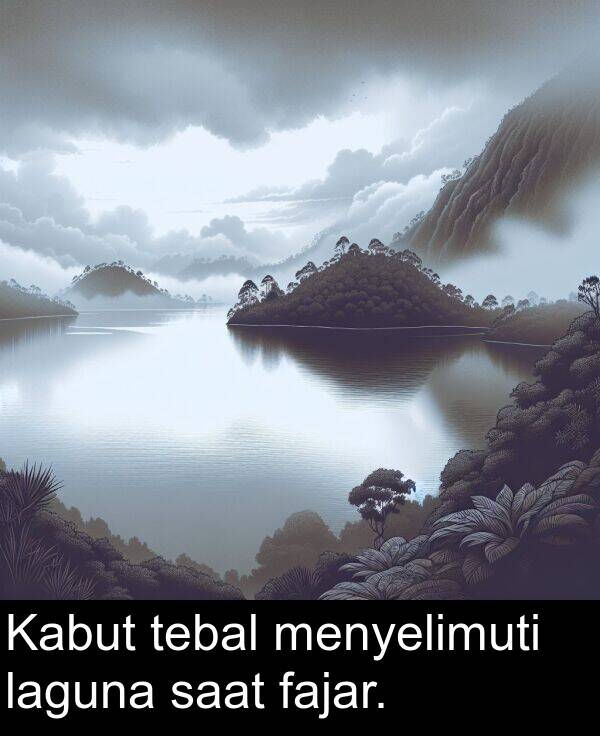 laguna: Kabut tebal menyelimuti laguna saat fajar.