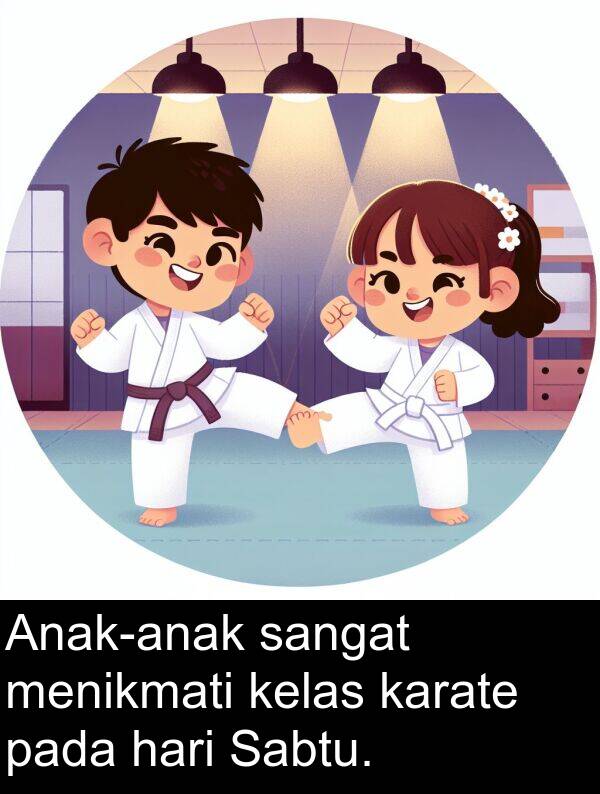 kelas: Anak-anak sangat menikmati kelas karate pada hari Sabtu.