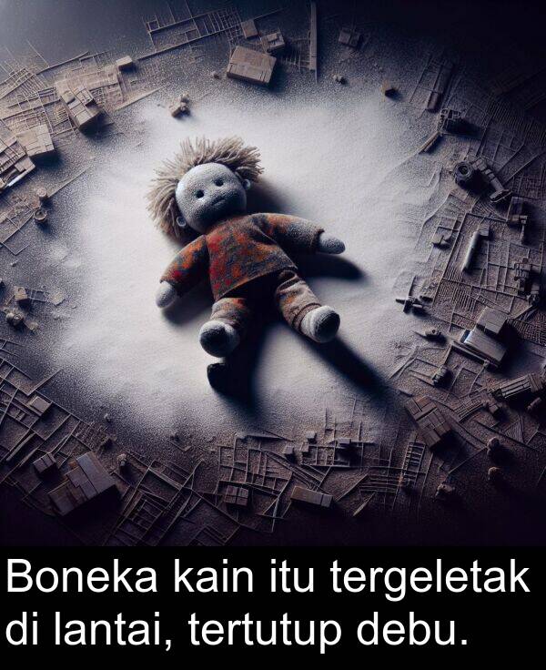 lantai: Boneka kain itu tergeletak di lantai, tertutup debu.