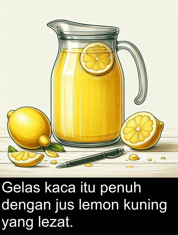 kaca: Gelas kaca itu penuh dengan jus lemon kuning yang lezat.