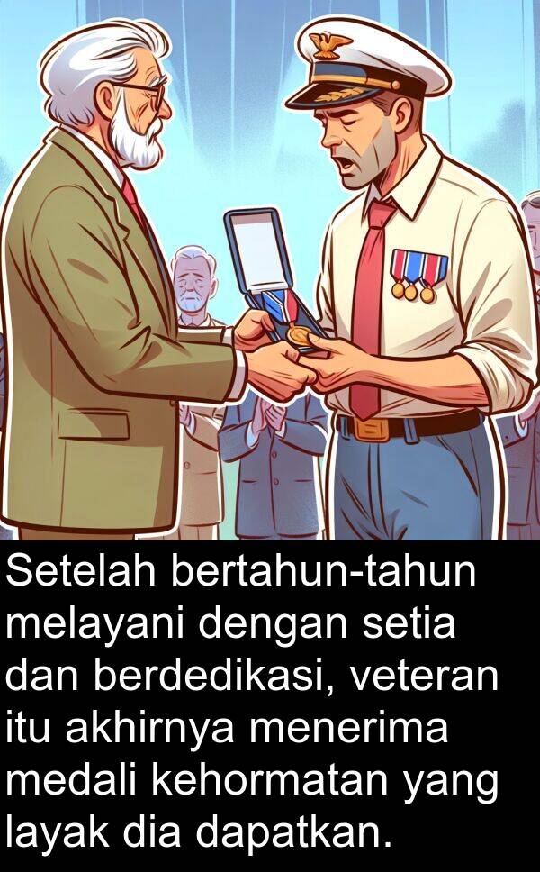 kehormatan: Setelah bertahun-tahun melayani dengan setia dan berdedikasi, veteran itu akhirnya menerima medali kehormatan yang layak dia dapatkan.