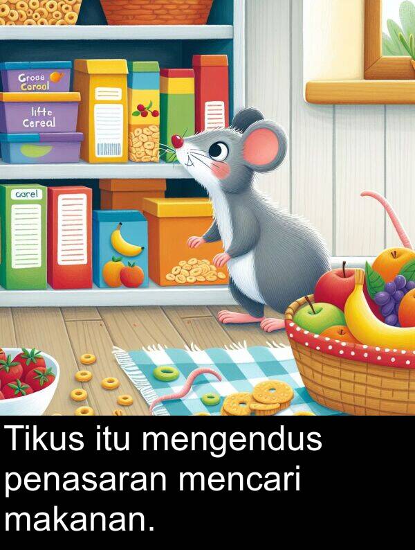 penasaran: Tikus itu mengendus penasaran mencari makanan.