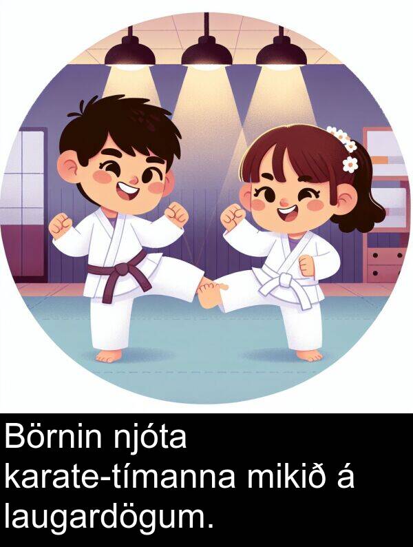 laugardögum: Börnin njóta karate-tímanna mikið á laugardögum.