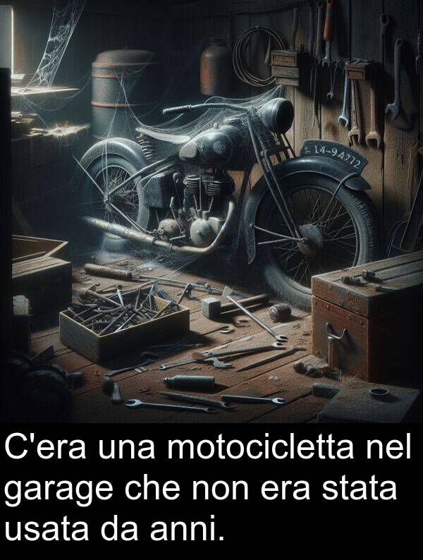 anni: C'era una motocicletta nel garage che non era stata usata da anni.