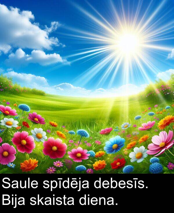 debesīs: Saule spīdēja debesīs. Bija skaista diena.