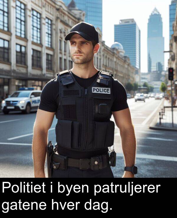 patruljerer: Politiet i byen patruljerer gatene hver dag.