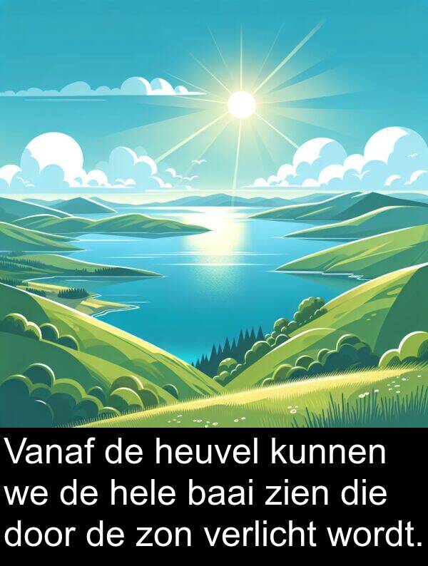 zon: Vanaf de heuvel kunnen we de hele baai zien die door de zon verlicht wordt.