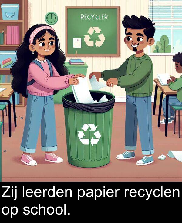 papier: Zij leerden papier recyclen op school.