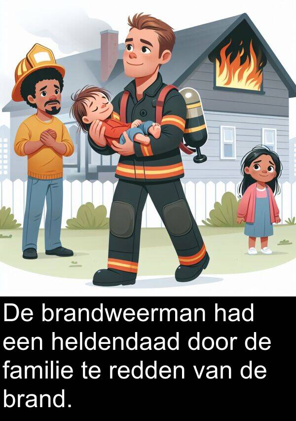 heldendaad: De brandweerman had een heldendaad door de familie te redden van de brand.