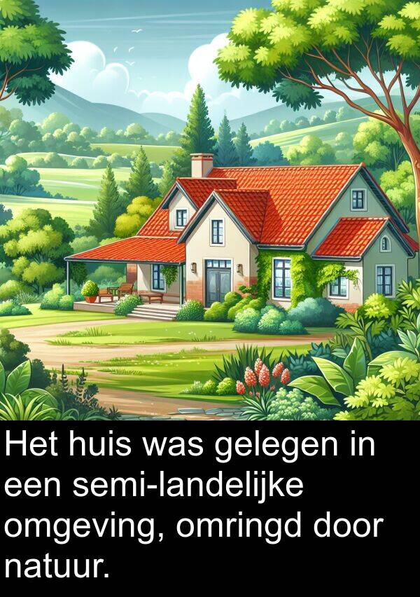 omringd: Het huis was gelegen in een semi-landelijke omgeving, omringd door natuur.