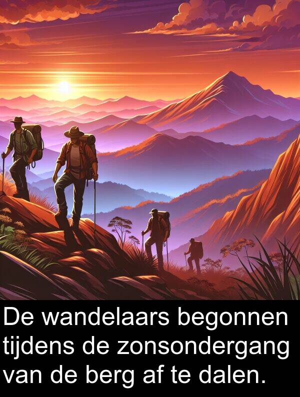 zonsondergang: De wandelaars begonnen tijdens de zonsondergang van de berg af te dalen.