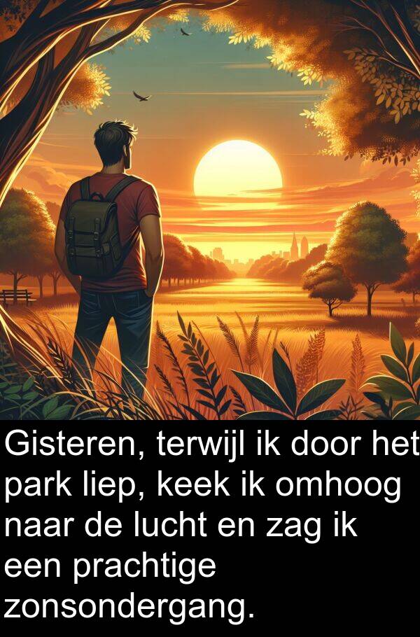 omhoog: Gisteren, terwijl ik door het park liep, keek ik omhoog naar de lucht en zag ik een prachtige zonsondergang.