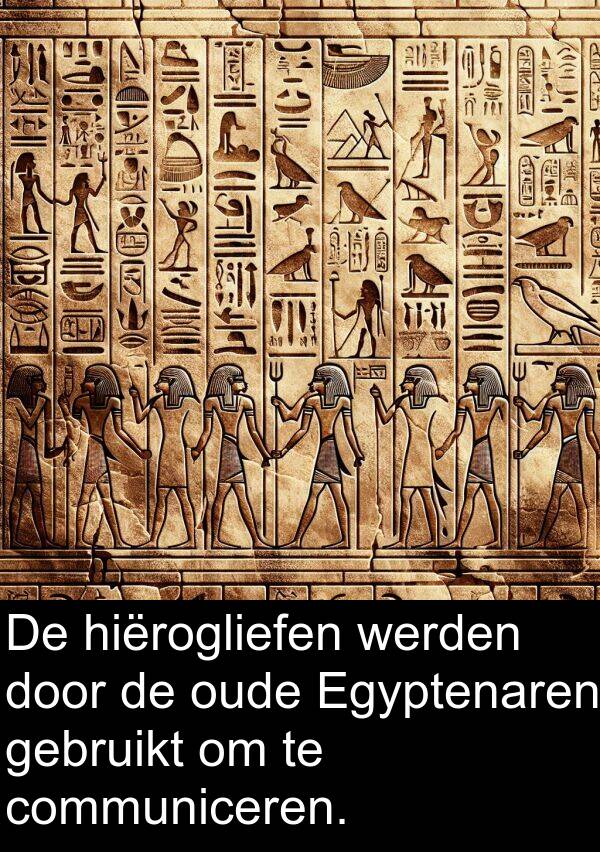 communiceren: De hiërogliefen werden door de oude Egyptenaren gebruikt om te communiceren.