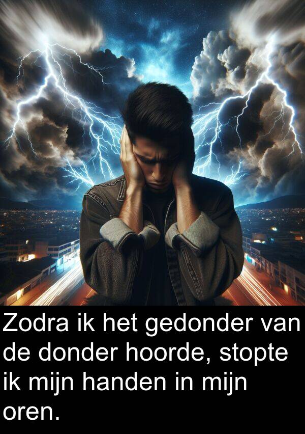 donder: Zodra ik het gedonder van de donder hoorde, stopte ik mijn handen in mijn oren.